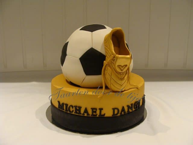 Gouden voetbal taart